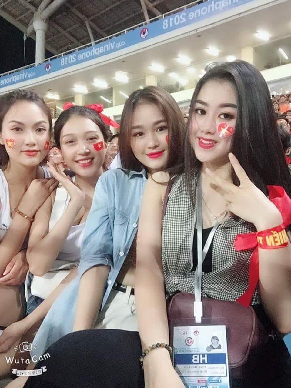 U23 Việt Nam vô địch cúp Tứ hùng: "Đứng hình" với dàn hot girl "thả tim" trên sân - 7 U23 Việt Nam vô địch cúp Tứ hùng: "Đứng hình" với dàn hot girl "thả tim" trên sân - 7