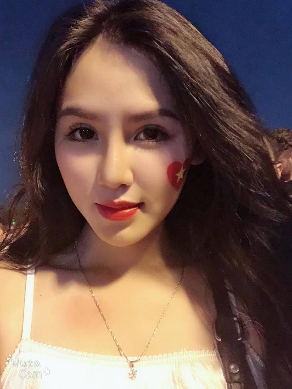 U23 Việt Nam vô địch cúp Tứ hùng: "Đứng hình" với dàn hot girl "thả tim" trên sân - 3 U23 Việt Nam vô địch cúp Tứ hùng: "Đứng hình" với dàn hot girl "thả tim" trên sân - 3