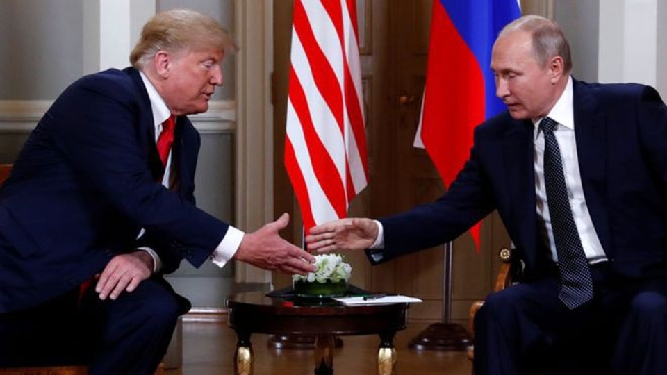 Tài liệu rò rỉ hé lộ đề xuất riêng của Tổng thống Putin với ông Trump - 1 Tổng thống Trump và Tổng thống Putin gặp nhau tại Helsinki hồi tháng 7 (Ảnh: Reuters)