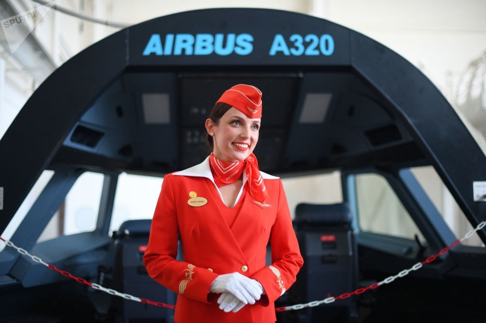 Một giảng viên hàng không tại trung tâm huấn luyện Voda-Susha (Nước - Đất) để đào tạo đội ngũ phi hành đoàn.