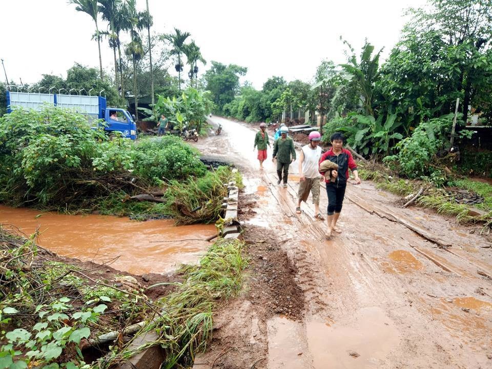 Hai thanh niên lao xe xuống dòng nước xiết trong mưa lớn, 1 người tử vong - 1 Cầu Blin, nơi xảy ra vụ việc