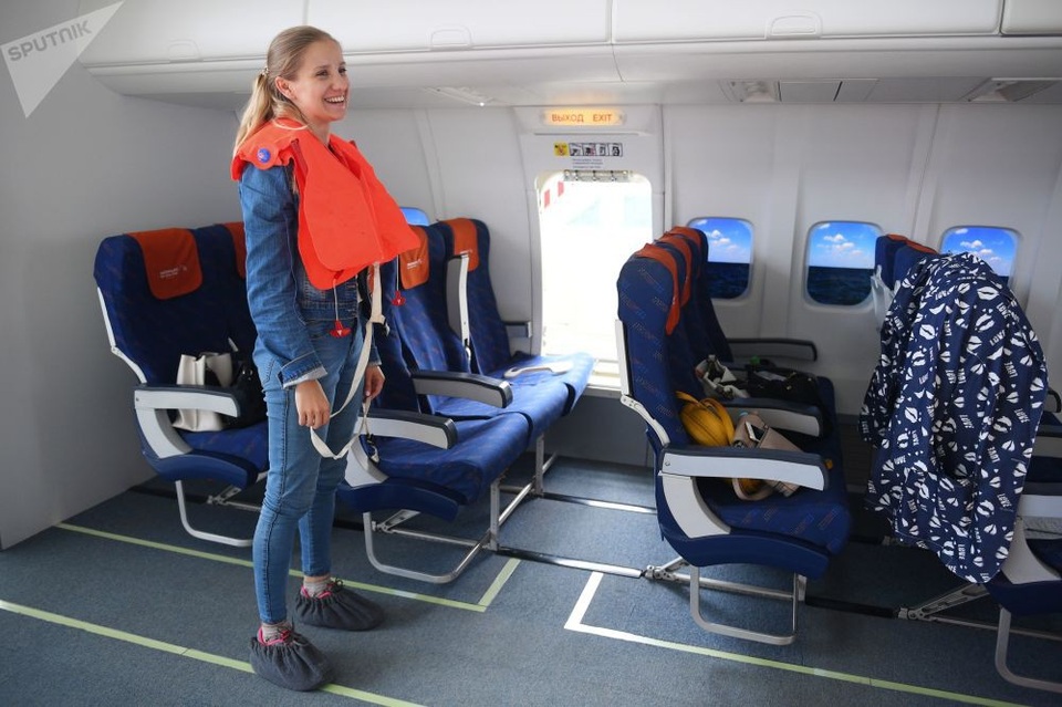 Hướng dẫn cách dùng phao trong trường hợp thoát hiểm.