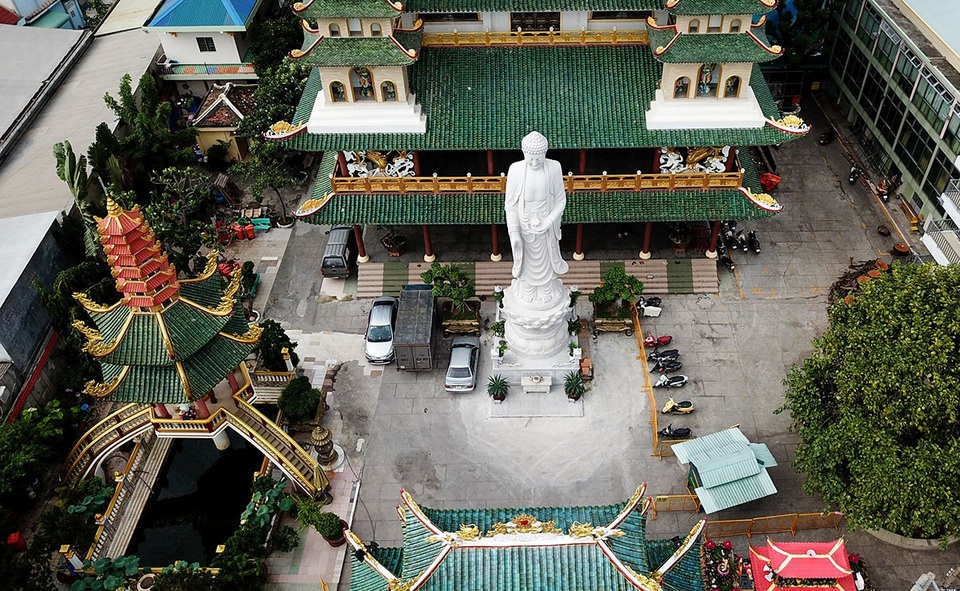 Ngôi chùa có chánh điện cao nhất Việt Nam đẹp như tranh ở Sài Gòn - 3 Chùa được xây dựng trên nền đất rộng của 1 gia đình trong vùng hiến tặng nhà và đất.
