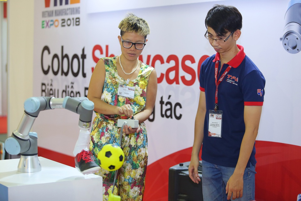 Robot truyền thống sắp bị thay thế bởi một "đối thủ" đặc biệt? - 1 Lợi ích của Cobots đó là làm tăng năng suất, giảm chi phí lắp đặt, dễ dàng sử dụng hơn so với các mẫu robot công nghiệp truyền thống.