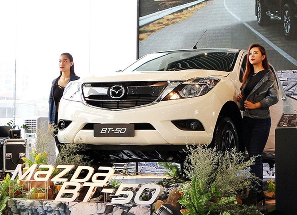 Mazda BT-50 được nhập khẩu trở lại, giá từ 655 triệu đồng - 1
Mẫu Mazda BT-50 mới tại Việt Nam không thay đổi nhiều so với phiên bản đã xuất hiện tại Thái Lan và Malaysia từ năm 2016.