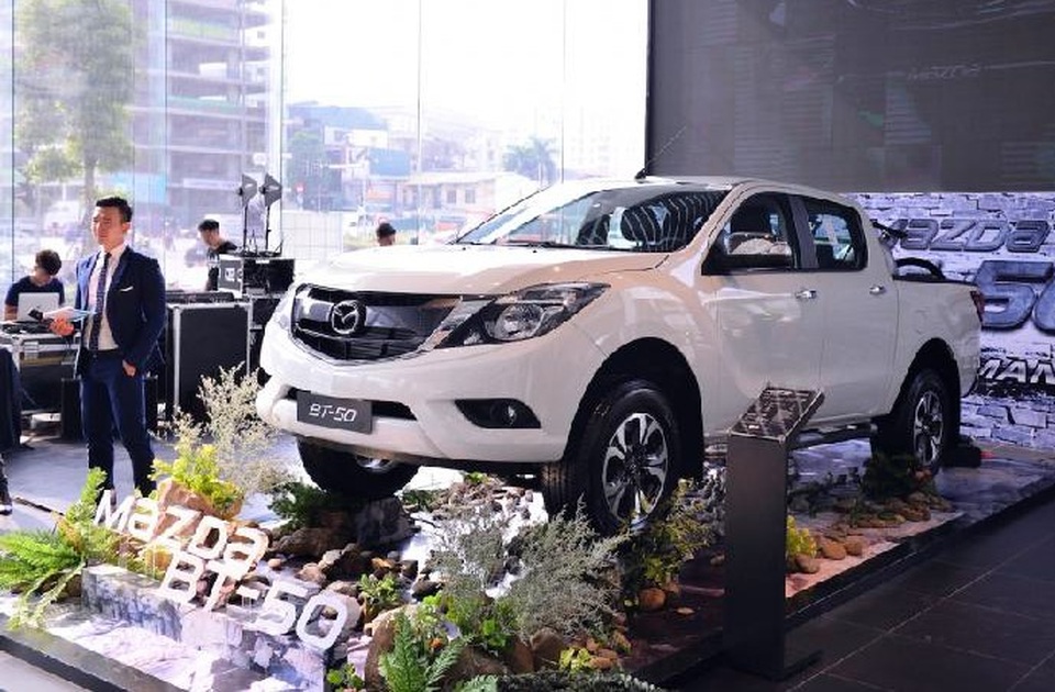 Tăng phí trước bạ: Xe bán tải tăng giá bao nhiêu? - 2
Mức tăng phí trước bạ từ 5%, sẽ cao hơn nhiều so với mức được giảm 5% thuế nhập khẩu, bởi đây là thuế đầu vào, còn phí trước bạ được tính sau khi đã cộng thêm các loại thuế TTĐB, thuế GTGT...