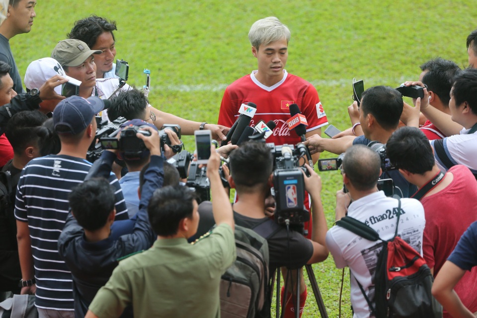Văn Toàn: “Olympic Việt Nam không hề e ngại đối thủ mạnh Nhật Bản” - 1 Văn Toàn tiết lộ Olympic Việt Nam sẽ quyết tranh ngôi đầu bảng D, để tránh Hàn Quốc tại vòng 1/8 môn bóng đá nam Asiad 2018 (ảnh: Anh Hải)