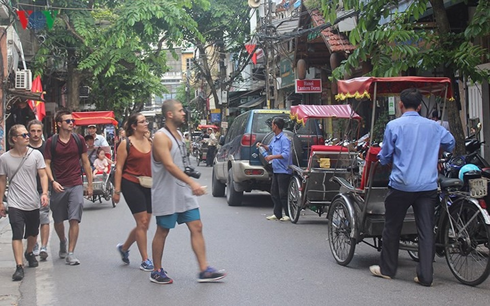 Những dịch vụ “hái ra tiền” dành cho “Tây ba lô” ở phố cổ Hà Nội - 11 Những dịch vụ “hái ra tiền” dành cho “Tây ba lô” ở phố cổ Hà Nội - 11