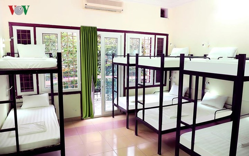 Những dịch vụ “hái ra tiền” dành cho “Tây ba lô” ở phố cổ Hà Nội - 3
Với ngân sách vừa phải, khách Tây ba lô vẫn có nhiều sự lựa chọn khi lưu trú ở phố cổ Hà Nội, giá cả chỉ khoảng từ 3-6 USD/đêm (tương đương 80.000-120.000 đồng/đêm).