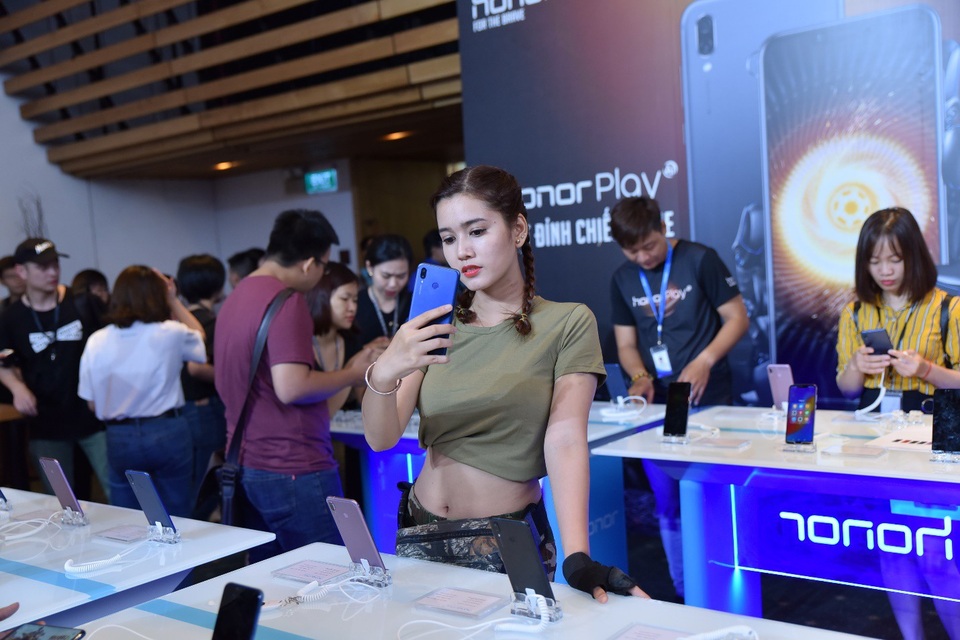 Sở hữu GPU Turbo chơi game tuyệt đỉnh, điện thoại Honor Play chính thức trình làng - 2 Sở hữu GPU Turbo chơi game tuyệt đỉnh, điện thoại Honor Play chính thức trình làng - 2