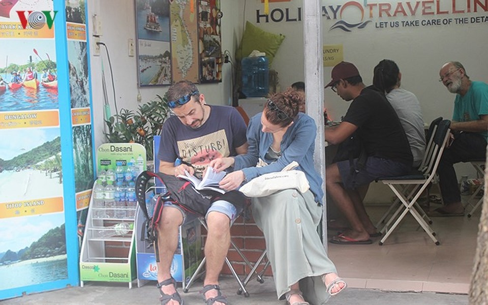 Những dịch vụ “hái ra tiền” dành cho “Tây ba lô” ở phố cổ Hà Nội - 8 Những dịch vụ “hái ra tiền” dành cho “Tây ba lô” ở phố cổ Hà Nội - 8