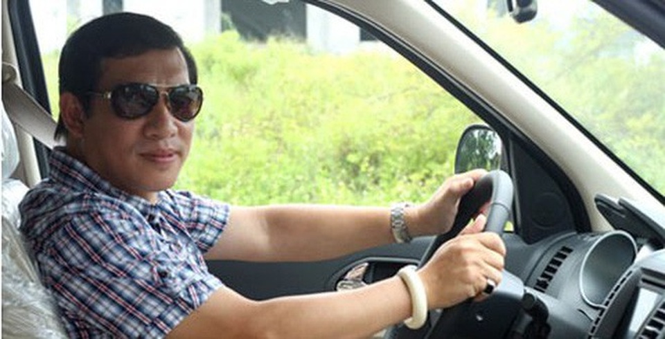 Thuở hàn vi "ở nhà ngập nước, đi xe cà tàng" của các danh hài phía Bắc - 8 Khi cuộc sống bớt phần cực nhọc, Quang Thắng tích cóp mua được một chiếc xe hơi nhưng cũng chẳng dám lạm dụng.