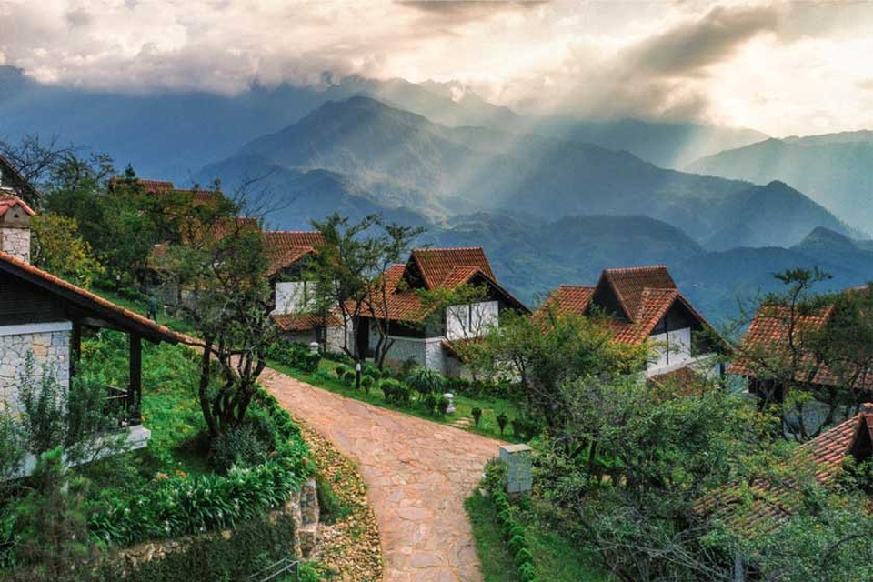 Nhà đầu tư tranh thủ mua nhà tháng Ngâu - 2
Dự án bất động sản nghỉ dưỡng núi Sapa Jade Hill đang là tâm điểm thu hút nhà đầu tư, kể cả trong tháng Ngâu