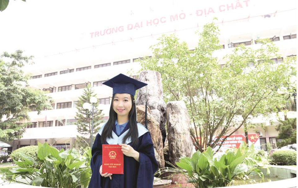 Để thủ khoa không chỉ là cái ... danh - 1
Gương mặt thủ khoa Trần Kiều Mỹ