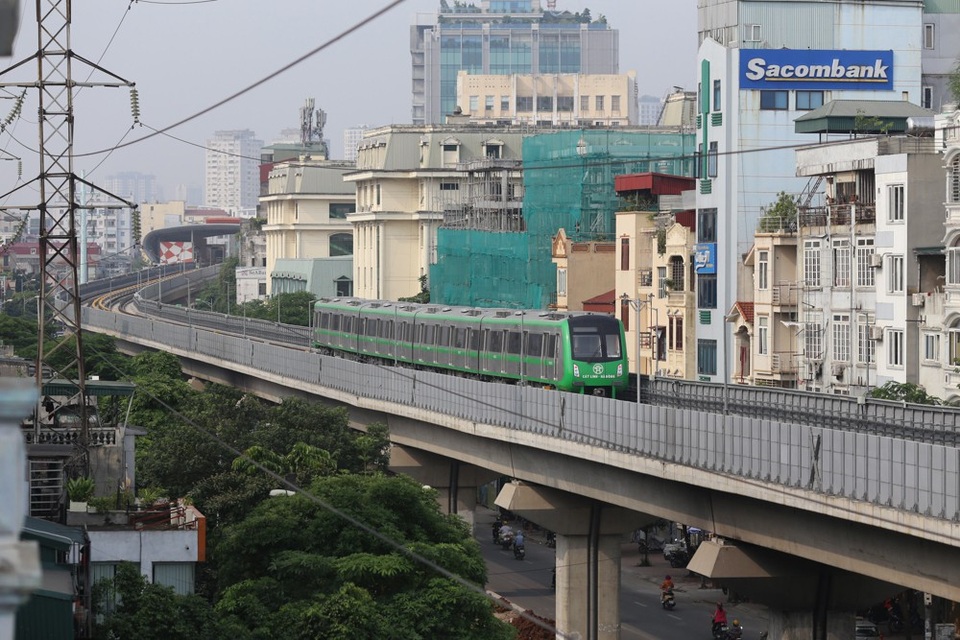 Hình ảnh tàu Cát Linh - Hà Đông trên đường chạy thử - 4
Tốc độ tối đa của tàu theo thiết kế là 80 km/h, tốc độ khai thác trung bình khoảng 35 km/h.