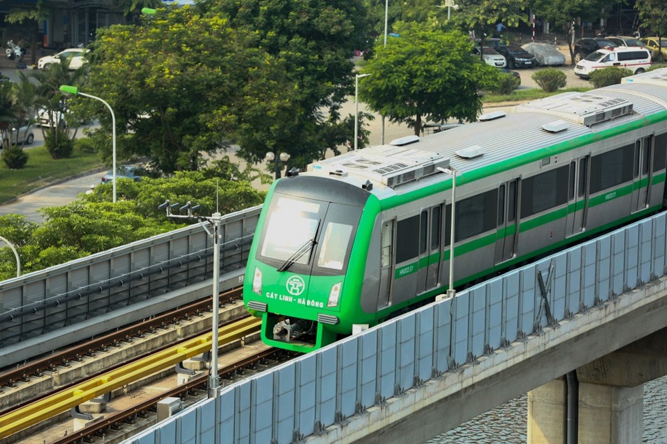 Hình ảnh tàu Cát Linh - Hà Đông trên đường chạy thử - 3
Dự án có thời gian khai thác từ 3 đến 5 phút một chuyến, gồm 13 đoàn tàu, mỗi tàu có 4 toa.