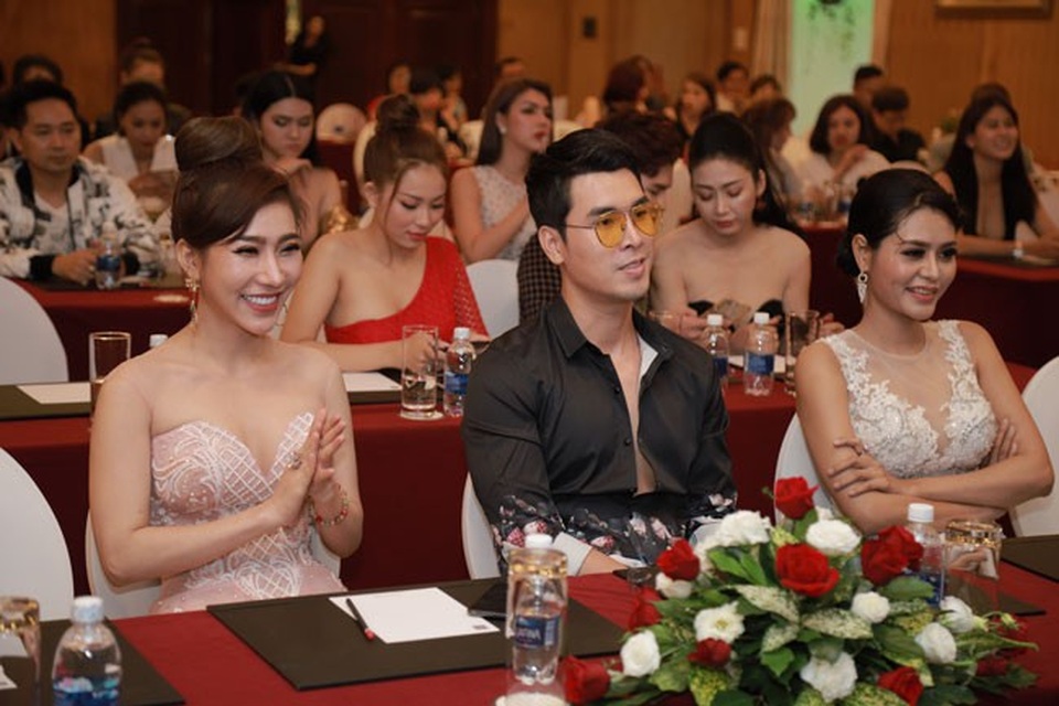 Ca sĩ “Vợ người ta” chấm thi Hoa hậu Sắc đẹp Toàn cầu - 2 Một số thí sinh tham dự cuộc thi Hoa hậu Sắc đẹp Toàn cầu 2018.