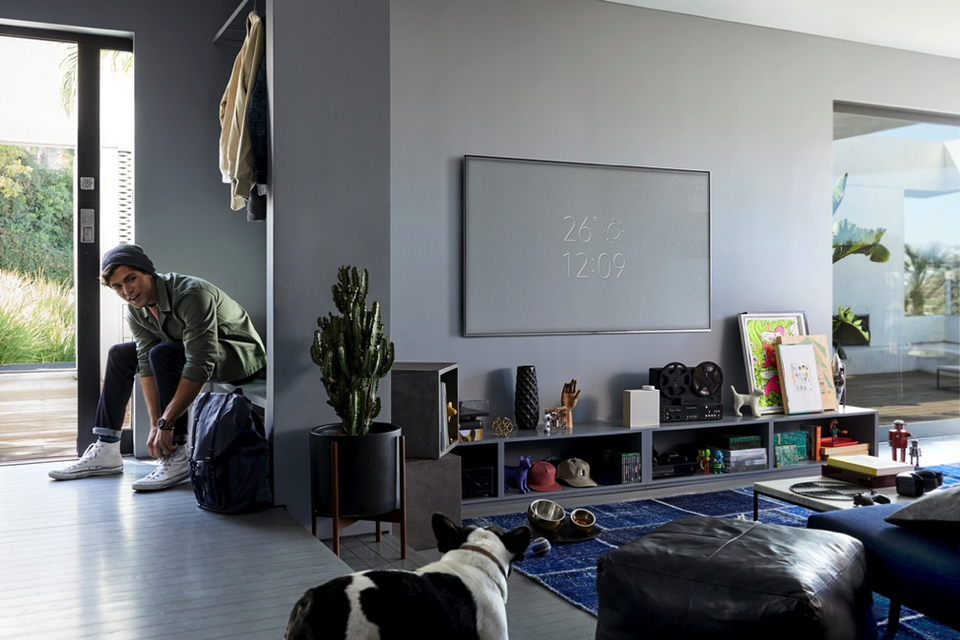 Các tiêu chí lựa chọn TV "luôn đúng" trong mọi trường hợp - 2 Ambient Mode có khả năng đồng bộ với tường nhà bạn, tạo nên sự liền lạc như một bức tranh nghệ thuật.