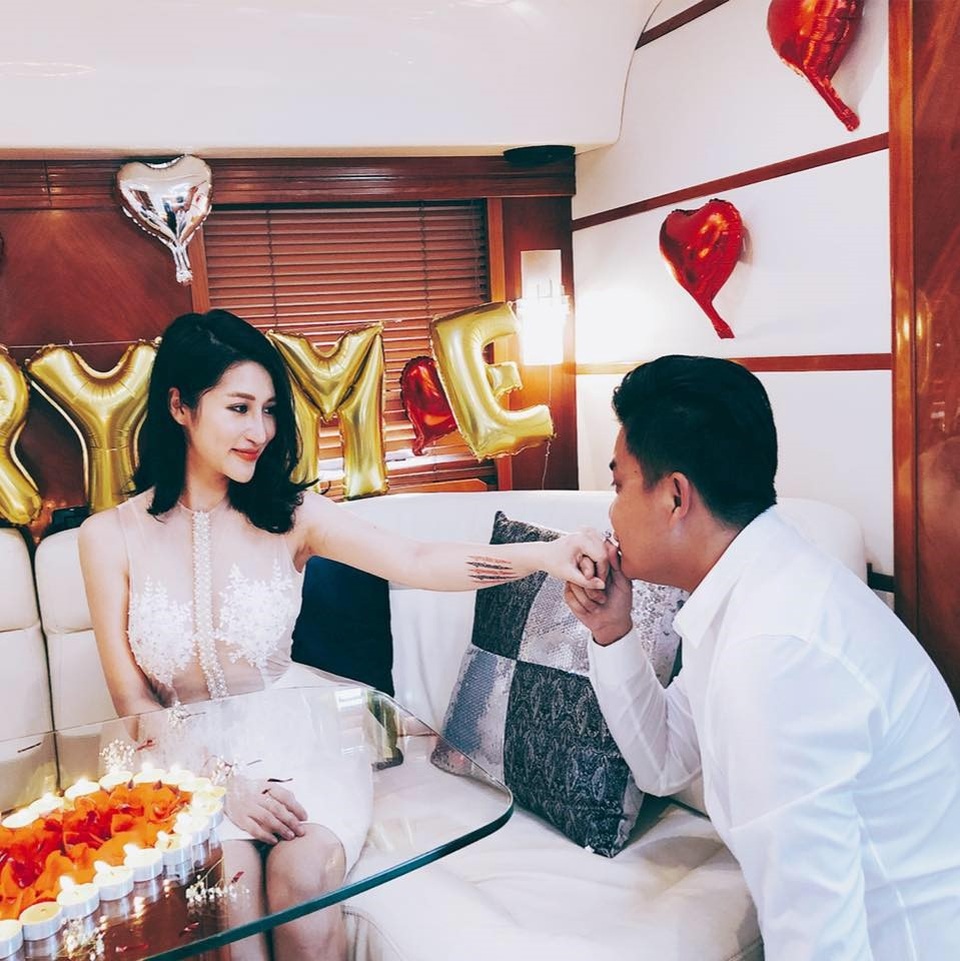Hot girl Vân Navy khoe nhẫn kim cương 169 triệu sau đám hỏi - 11
Vân Navy thường xuyên đăng tải những khoảnh khắc hạnh phúc trên trang cá nhân.