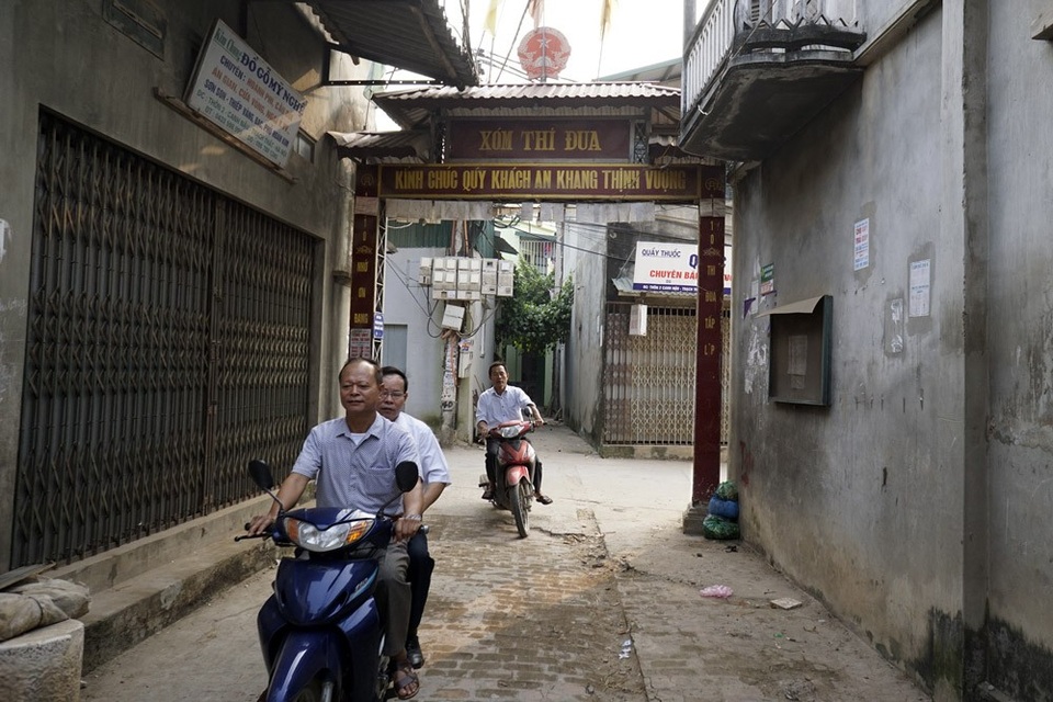 Thông điệp đặc biệt trên những cổng làng ngoại thành Hà Nội - 9
Một cổng xóm mang tên thi đua cũng của xã Canh Nậu.