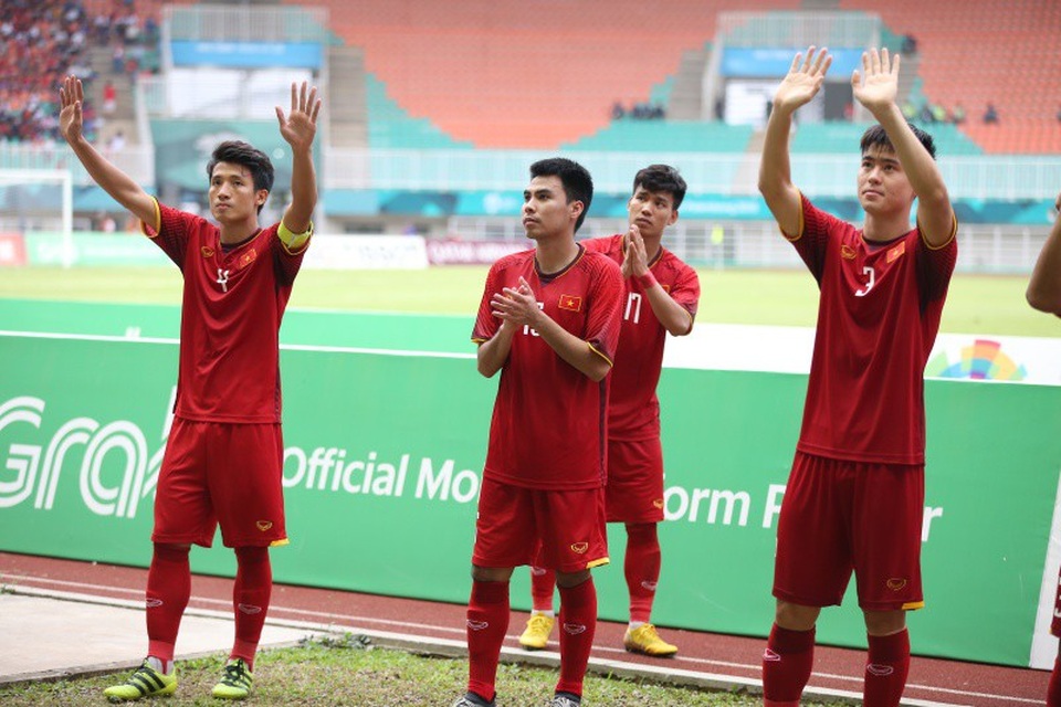 Khoảnh khắc Quang Hải, Minh Vương đá hỏng penalty khiến Việt Nam hụt HCĐ Asiad - 16 Khoảnh khắc Quang Hải, Minh Vương đá hỏng penalty khiến Việt Nam hụt HCĐ Asiad - 16