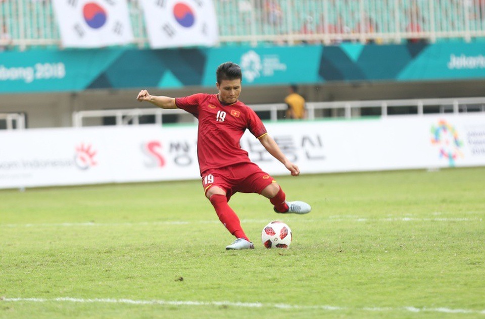 Khoảnh khắc Quang Hải, Minh Vương đá hỏng penalty khiến Việt Nam hụt HCĐ Asiad - 5
Tiền vệ CLB Hà Nội dứt điểm ra ngoài đáng tiếc