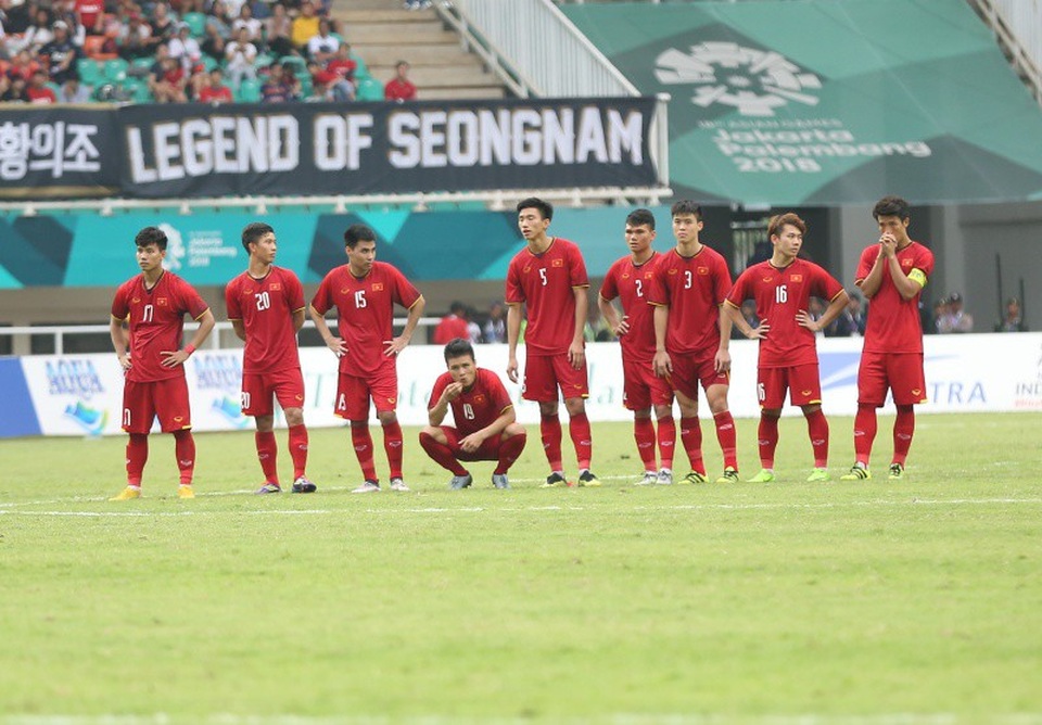 Khoảnh khắc Quang Hải, Minh Vương đá hỏng penalty khiến Việt Nam hụt HCĐ Asiad - 13
Nỗi buồn của đoàn quân HLV Park Hang Seo
