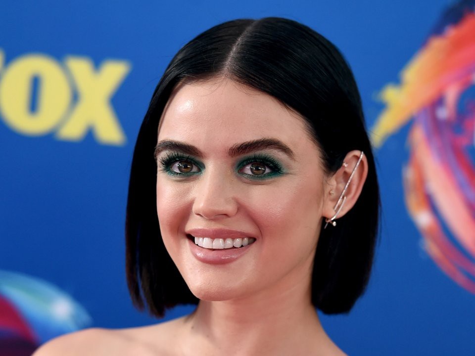 “Tóc kính” khiến hàng loạt sao nữ “mê mẩn” - 11 Diễn viên Mỹ - Lucy Hale
