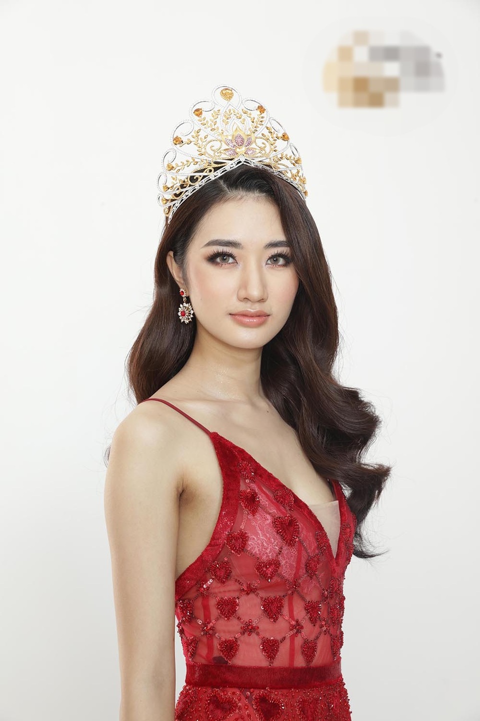 Hoa hậu Thu Ngân nói gì khi nhiều thí sinh Hoa hậu nói tiếng Việt bập bẹ? - 4 Tôi thấy có rất nhiều người, tuy nói tiếng Việt rất hay nhưng việc họ thể hiện bản sắc Việt lại không bằng những người khác.