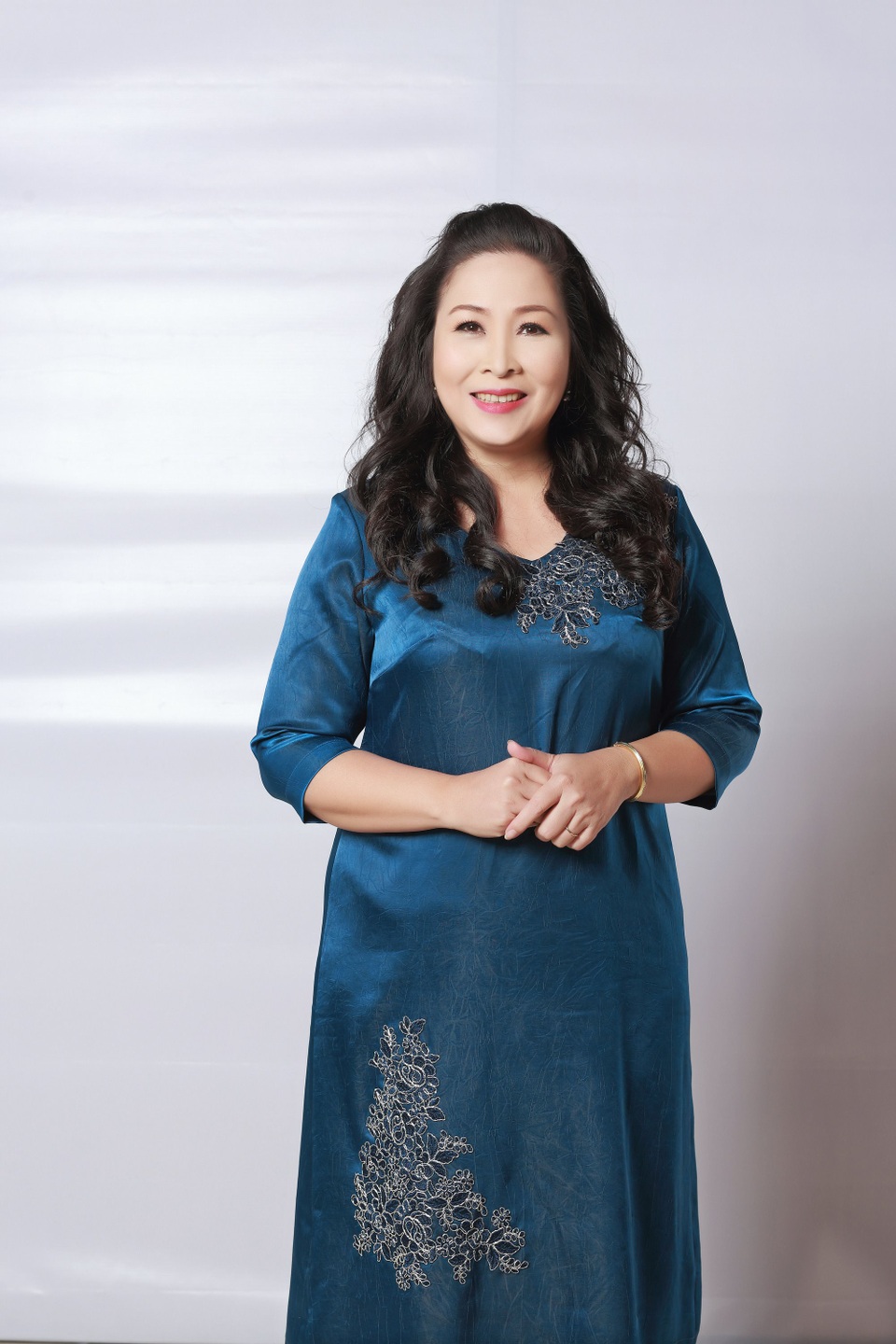 MC Thanh Bạch mê đắm giọng “chửi” của NSND Hồng Vân - 3 MC Thanh Bạch mê đắm giọng “chửi” của NSND Hồng Vân - 3