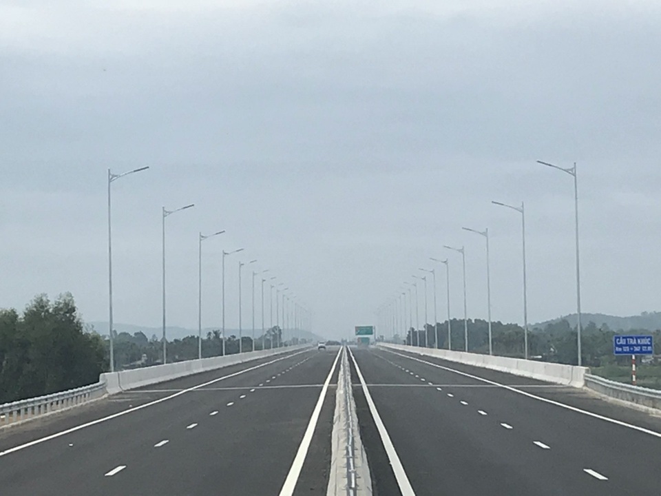 “Con đường tạo cơ hội” Đà Nẵng - Quảng Ngãi chạy tối đa 120km/h - 2 Cao tốc Đà Nẵng - Quảng Ngãi có tốc độ thiết kế 120km/h