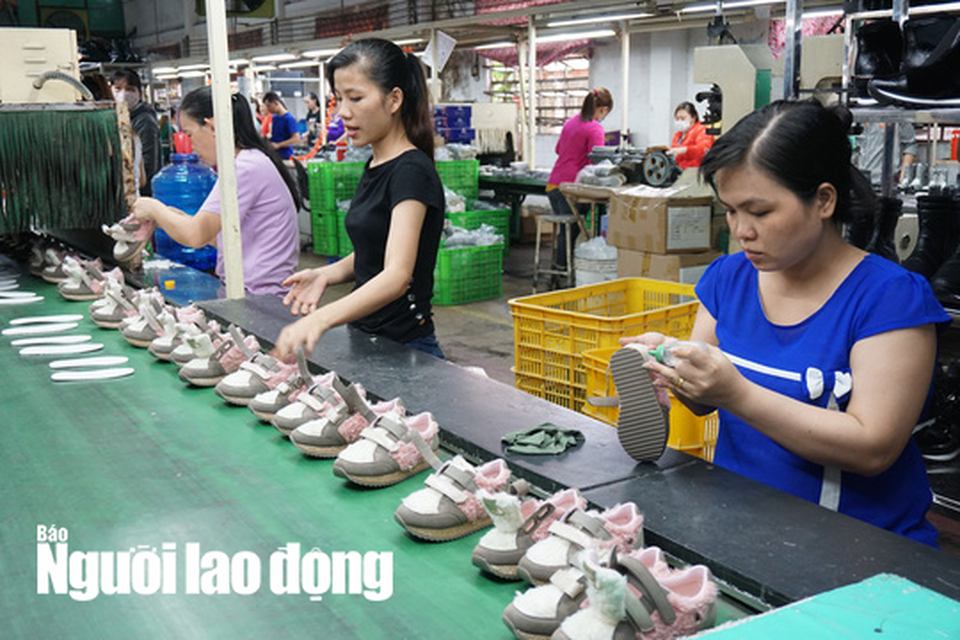 Có nên giao quyền tự chủ tiền lương cho doanh nghiệp? - 1 Một khi năng lực thương lượng của người lao động và tổ chức Công doàn còn nhiều hạn chế, vẫn cần sự quản lý và can thiệp của Nhà nước vào cơ chế tiền lương trong doanh nghiệp