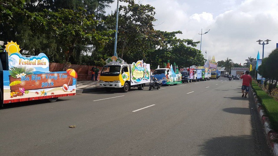 Rio Land đồng hành cùng Festival biển Vũng Tàu 2018 - 4 Thương hiệu Rio Land với khẩu hiệu “Khởi nguồn cuộc sống tươi đẹp” trong đoàn xe hoa diễu hành qua các trục đường chính tại TP Vũng Tàu. Rio Land tự hào đồng hành cùng Festival biển Vũng Tàu 2018