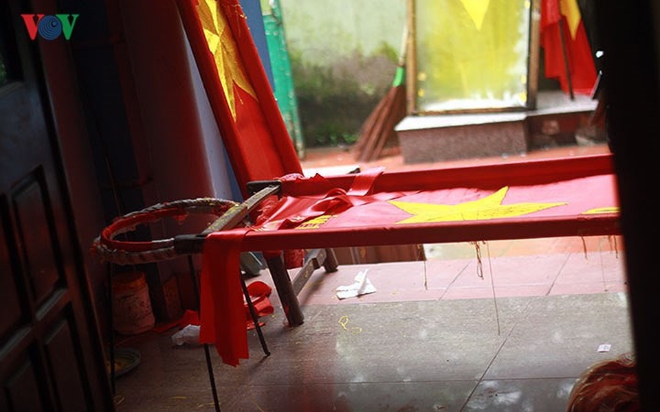 Làng may cờ lớn nhất Thủ đô dốc toàn lực cho bóng đá và dịp Quốc khánh - 7 Làng may cờ lớn nhất Thủ đô dốc toàn lực cho bóng đá và dịp Quốc khánh - 7