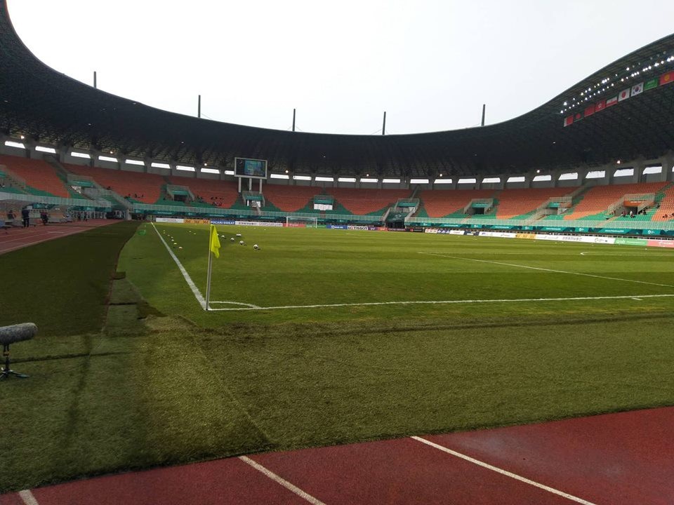 Olympic Việt Nam 1-1 Olympic UAE (penalty 3-4): Thất bại đáng tiếc - 18
Sân Pakan Sari sẵn sàng cho trận đấu tranh hạng ba