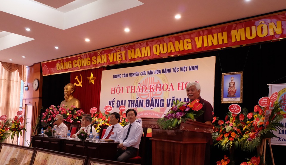 Điều ít biết về vị Tổng đốc Hà Nội được phong “Thần cứu hoả” - 2 Nhà sử học Dương Trung Quốc phát biểu tại hội thảo. Ảnh: Tùng Long.