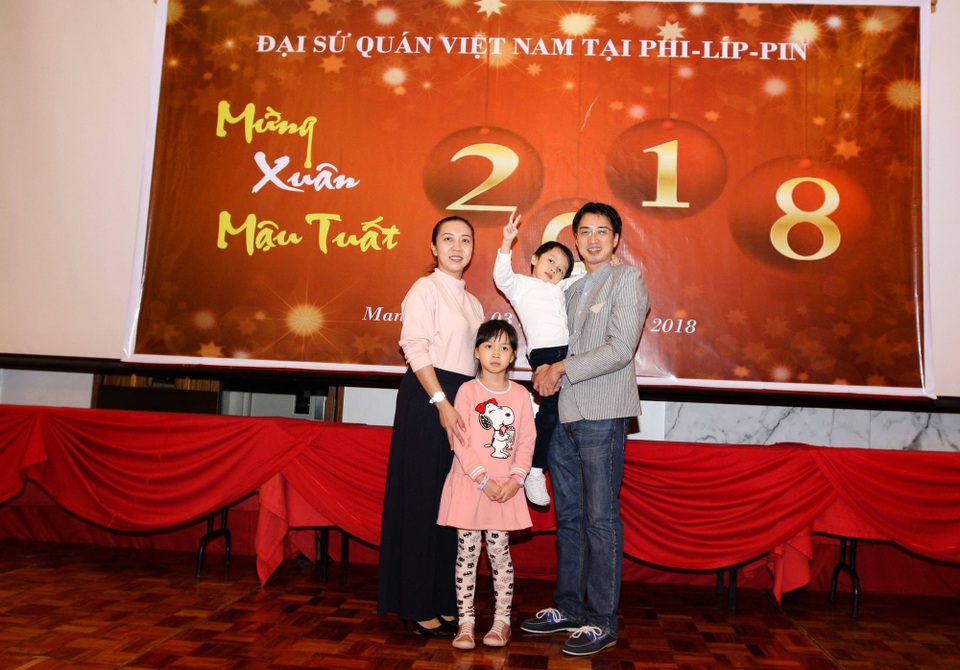 Tác giả giành Giải thưởng NTĐV cao nhất năm đầu tiên: "Bước ngoặt giúp chúng tôi tiến xa" - 3 Anh Nguyễn Hữu Mai và gia đình hiện tại