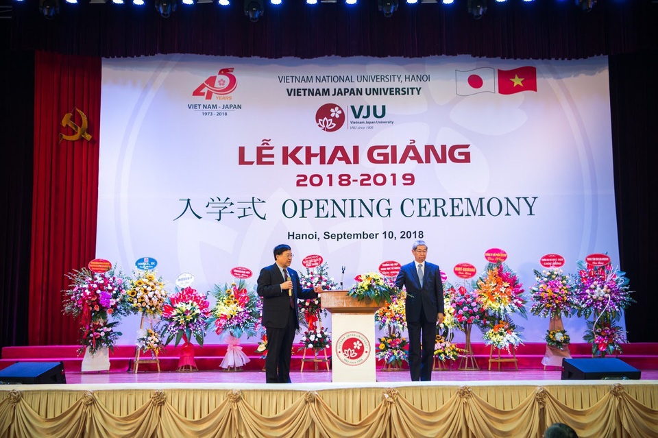 Trường ĐH Việt Nhật đưa bài giảng vào Lễ khai trường - 4 Trường ĐH Việt Nhật đưa bài giảng vào Lễ khai trường - 4