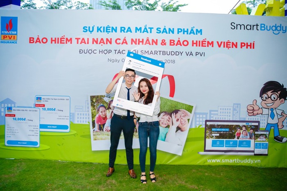 Bảo hiểm PVI và SmartBuddy Việt Nam hợp tác phân phối bảo hiểm online - 3
Khách hàng trải nghiệm sản phẩm tại buổi giới thiệu sản phẩm bảo hiểm trực tuyến