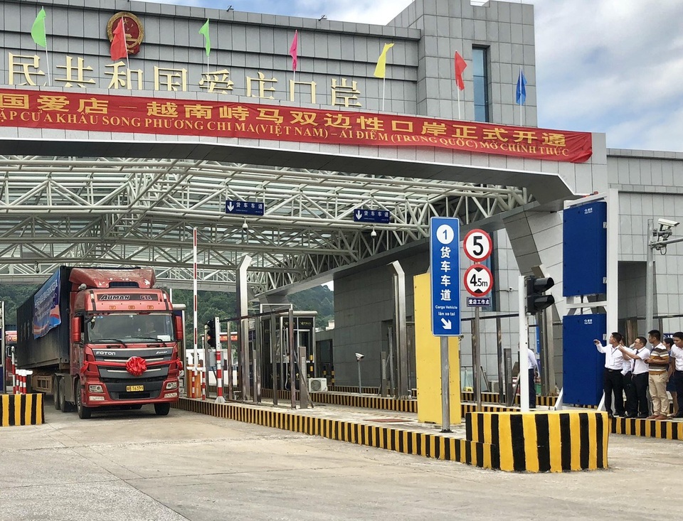 Mở cửa khẩu thông thương Việt Nam với Khu tự trị dân tộc Choang - Trung Quốc - 14 Những chuyến xe vận tải đầu tiên thực hiện giao thương qua cửa khẩu Chi Ma - Lạng Sơn, chiều 10/9