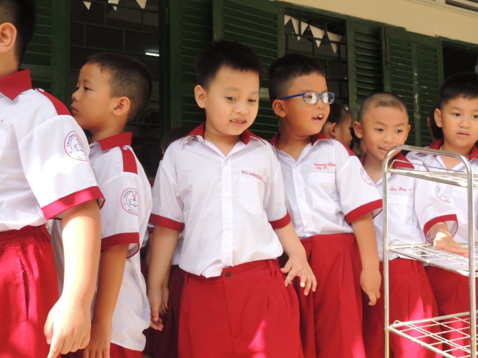Đồng phục cả bìa bọc sách: Đẹp thì có đẹp... - 1
Đồng phục giúp học sinh nền nếp, chỉn chu hơn (Ảnh minh họa)