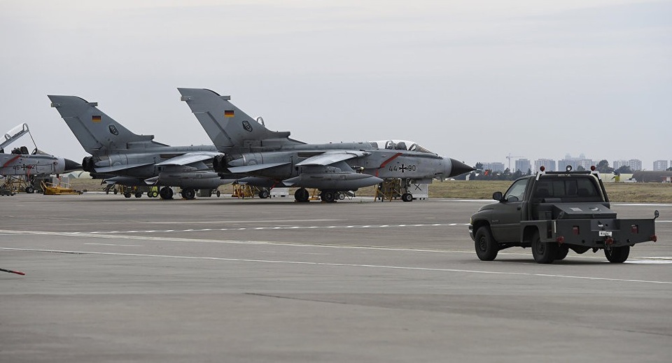 Đức có thể tham gia không kích Syria - 1 
Máy bay chiến đấu Tornado của Đức tại một căn cứ ở Incirlik, Thổ Nhĩ Kỳ. (Ảnh: AFP)