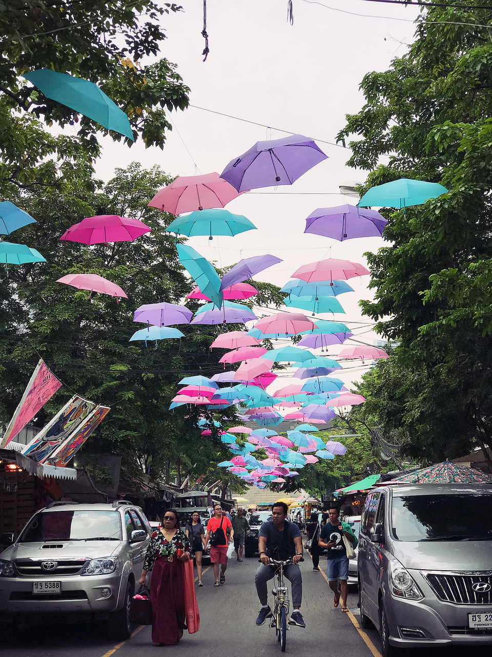 Sắc màu Chatuchak - 1
Tới Thái Lan, khách du lịch sẽ khó có thể bỏ qua điểm đến thú vị đó là chợ cuối tuần Chatuchak