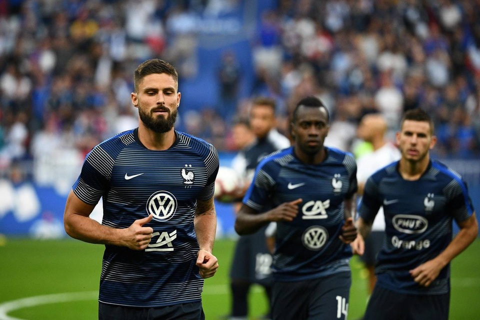 Những khoảnh khắc từ chiến thắng của tuyển Pháp trước Hà Lan - 4
Tiền đạo Giroud vẫn được huấn luyện viên Deschamps tin tưởng bất chấp anh không phải sự lựa chọn hàng đầu ở CLB