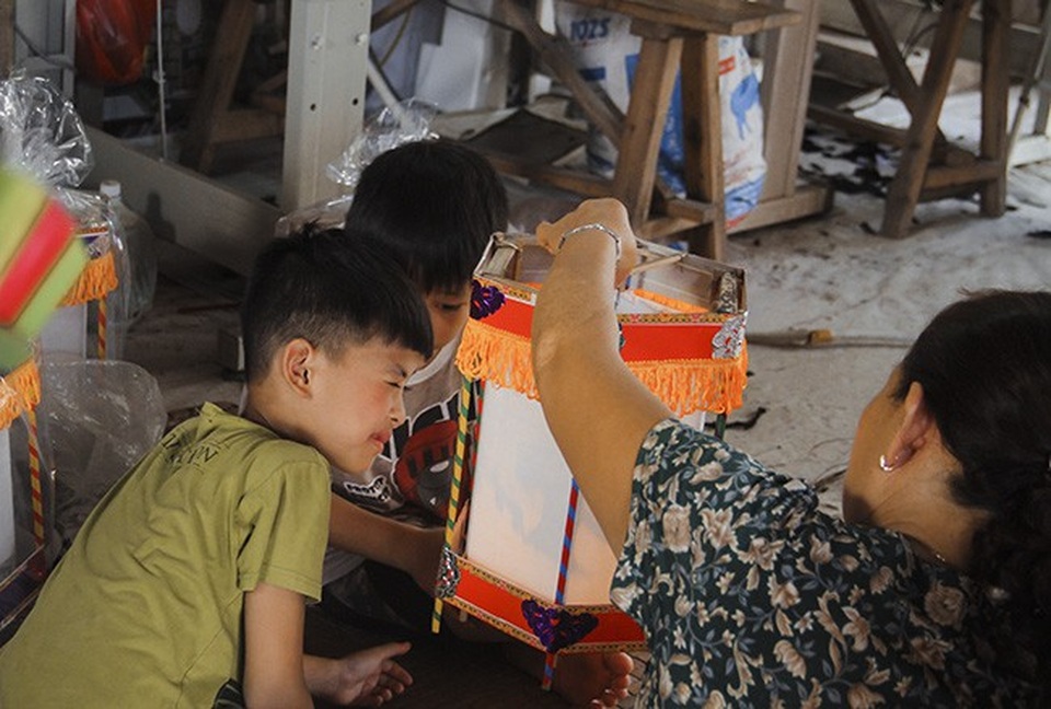 Gặp người chế tạo đèn kéo quân kỷ lục Việt Nam - 7 Gặp người chế tạo đèn kéo quân kỷ lục Việt Nam - 7