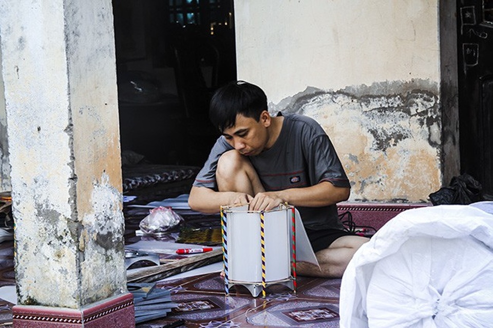 Gặp người chế tạo đèn kéo quân kỷ lục Việt Nam - 9 Gặp người chế tạo đèn kéo quân kỷ lục Việt Nam - 9