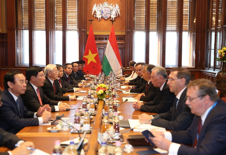 Nâng quan hệ Việt Nam - Hungary lên Đối tác toàn diện - 2
Tổng Bí thư Nguyễn Phú Trọng hội đàm với Thủ tướng Hungary Viktor Orbán.
