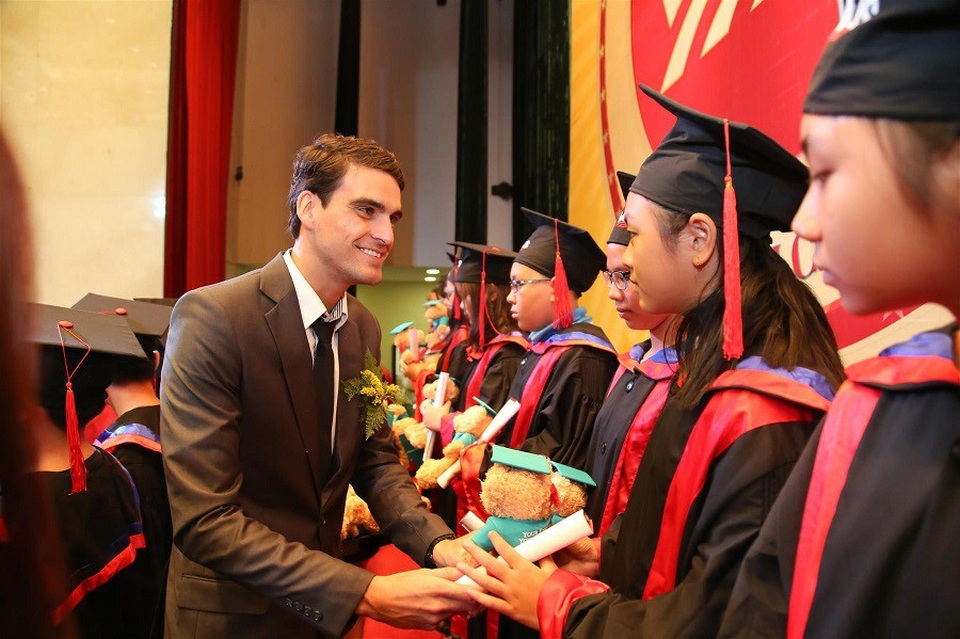 VUS trao chứng chỉ Anh ngữ quốc tế cho 1.928 học viên - 2