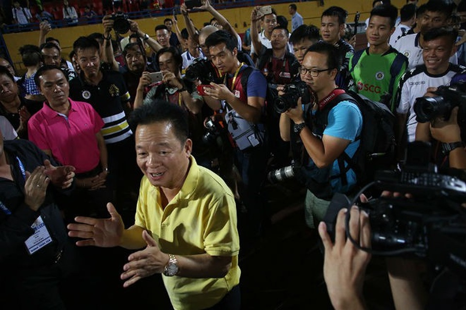 Hà Nội vô địch V-League: Thầy Park vui hơn bầu Hiển - 2
Đội bóng của bầu Hiển thêm lần nữa vô địch V-League