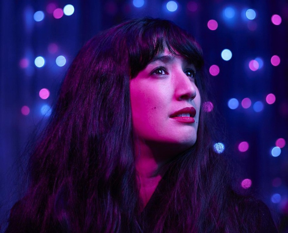 Đạo diễn Caroline Guiela Nguyen là người Pháp, có mẹ là người Việt Nam.